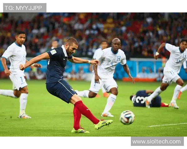 外国美女足球明星在赛场上展现风采 你不可错过的精彩瞬间