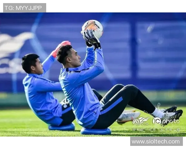 足球球星如何通过科学训练提升竞技状态和技能水平的全方位解析